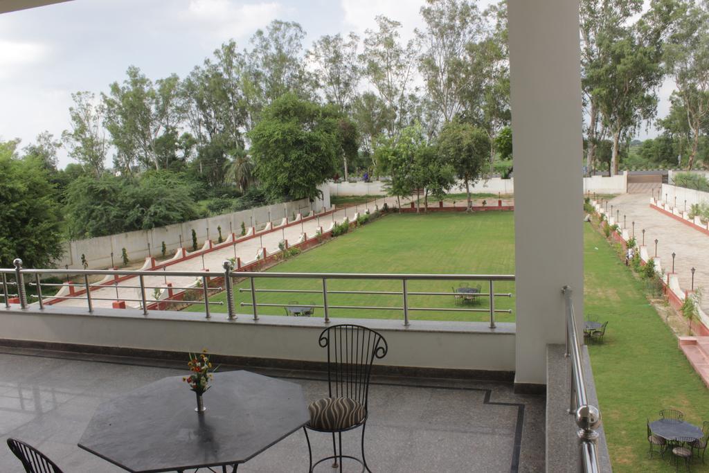 Geetanjali Hotel & Motel Bharatpur Kültér fotó